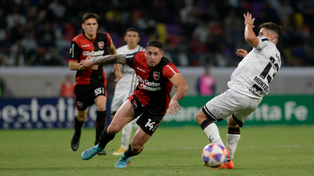 Armando Méndez jugó 35 partidos en Newells, de los cuales fue titular en 33.