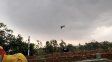 Temporal de viento en India: un hombre salió volando y hay más de 100 muertos Temporal de viento en India: un hombre salió volando y hay más de 100 muertos
