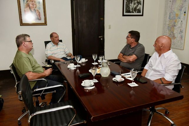 El intendente Maglia valoró positivamente el diálogo con las autoridades provinciales y afirmó: “Estamos muy satisfechos con el nivel de recepción de los temas planteados y el compromiso del ministro de Educación para comenzar a llevarlos adelante durante el transcurso de este año”.&nbsp; 