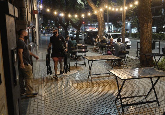 Los locales gastronómicos deberán cerrar al público a las 19. 