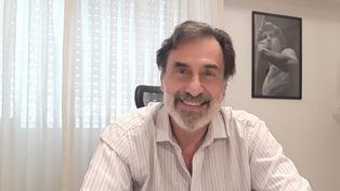 El psicólogo y ensayista Raúl Koffman presenta su primer libro: Homo Credens, condenados a creer