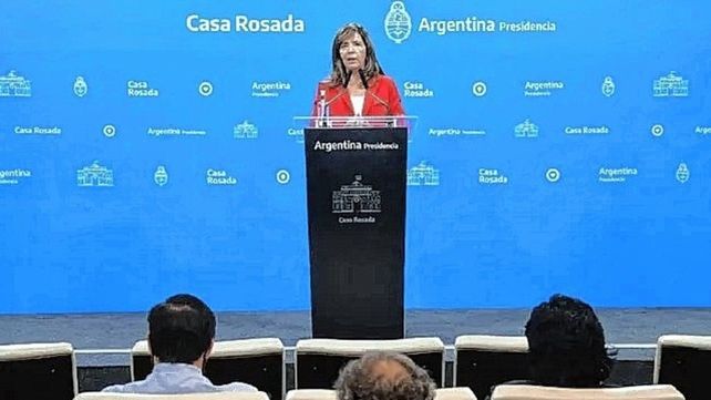 Gabriela Cerruti en su conferencia de los jueves habló sobre la convocatoria del gobierno a paritarias del sector privado