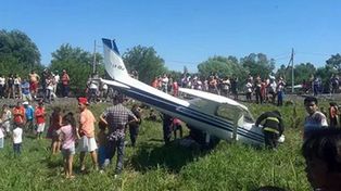 Un susto para los ocupantes de una avioneta que debió hacer un aterrizaje forzoso