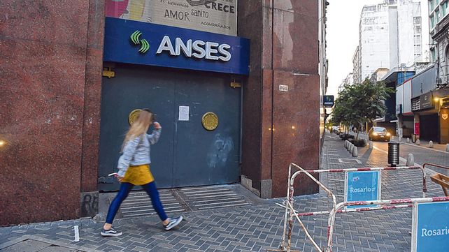 cerrado. El organismo nacional lleva casi tres meses cerrado y se dilatan los plazos de muchos tr&aacute;mites.