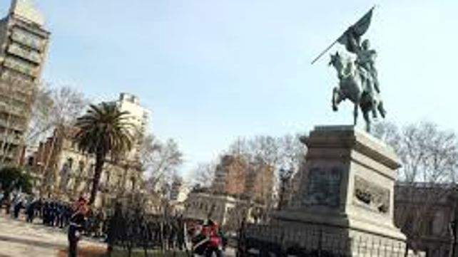 El Ministerio del Interior determinó que el sábado 17 sea un día feriado y que el lunes 19 sea un día no laborable con fines turísticos.
