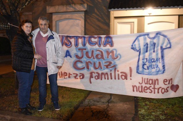 Los padres de Juan Cruz nunca dejaron de luchar pidiendo justicia por el crimen de su hijo.