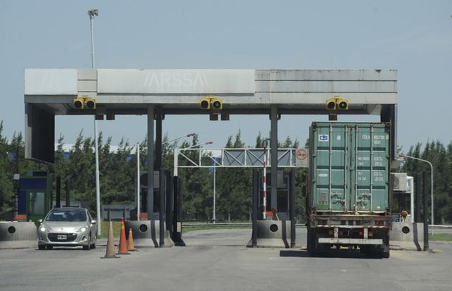 La medida de protesta se cumple en las cabinas del peaje de la autopista Rosario-Santa Fe.