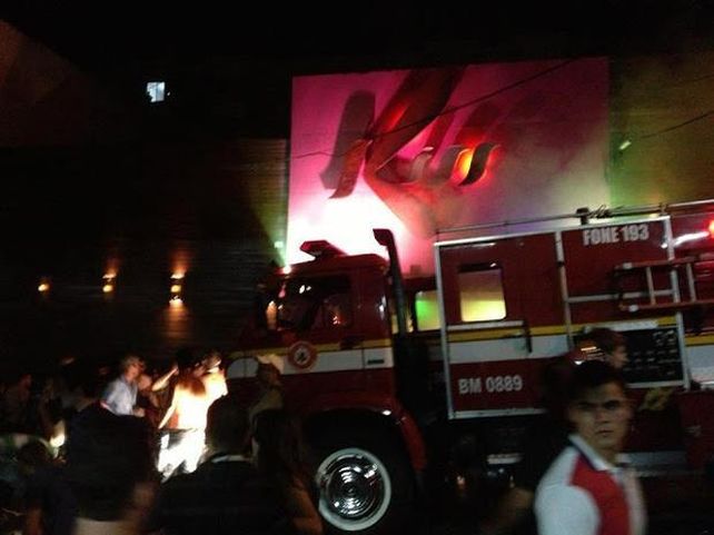 Al menos 245 muertos y 48 heridos al incendiarse una discoteca en el sur de Brasil
