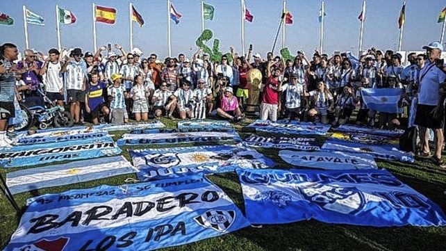 Los hinchas argentinos vivieron una previa distinta a la espera del partido ante Australia. Los hinchas argentinos vivieron una previa distinta a la espera del partido ante Australia.