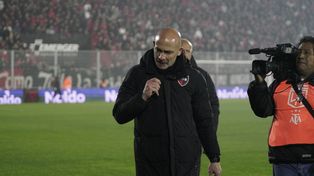 Sebastián Méndez tiene un compromiso durísimo con Newells en el Monumental. Su continuidad pende de un hilo.&nbsp;