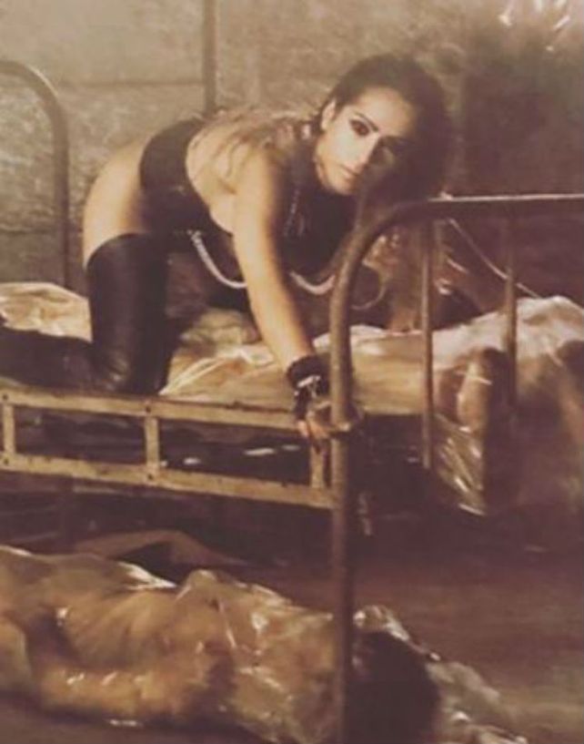 Victoria Vanucci hizo saltar la térmica en las redes con fotos en topless y junto a cadáveres
