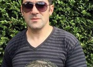 Un coleccionista devuelve el casco a un ex soldado de las Malvinas