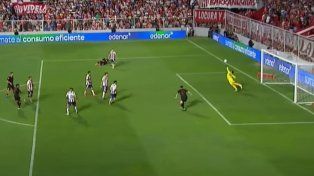 Una formidable atajada de Cardozo ante Instituto, en el Top 3 de la fecha 5 del Apertura