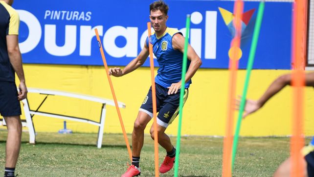 Juan Cruz Komar se mete al equipo de Central por la baja obligada de Carlos Quintana.
