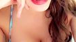charlotte caniggia muestra su exuberante delantera en un video sexy que causo revuelo en la web