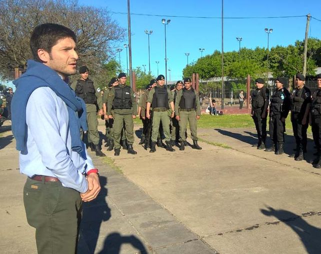 En territorio. El ministro Pullaro lanzó el operativo en el Parque del Mercado.