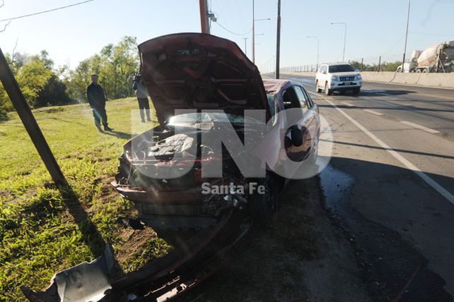 Un accidente con suerte sobre la ruta 168: volcó y sólo sufrió heridas leves