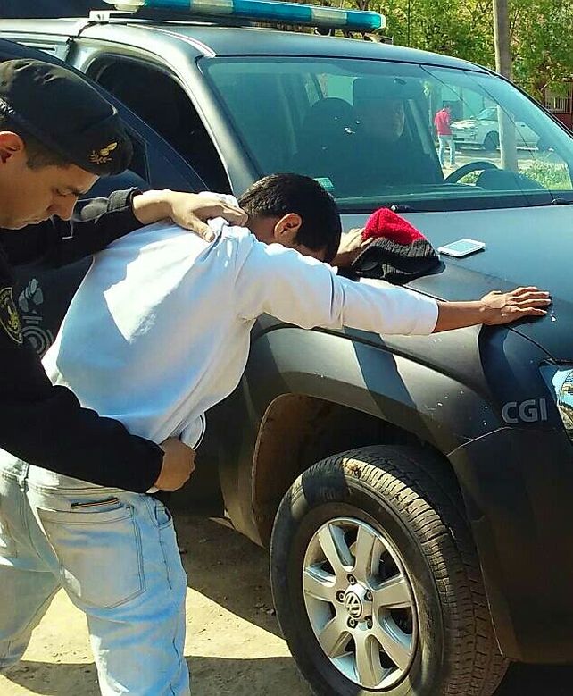 Aprehendido. El hombre identificado como J. B. de 25 años.