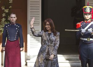 Cristina entregó el sable corvo del general San Martín al Museo Nacional