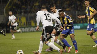 Absorbido por la marca de Riestra. El colombiano Campaz viene cumpliendo pobres tareas. No tendría un lugar seguro como titular en Central en el derbi de la ciudad.&nbsp;