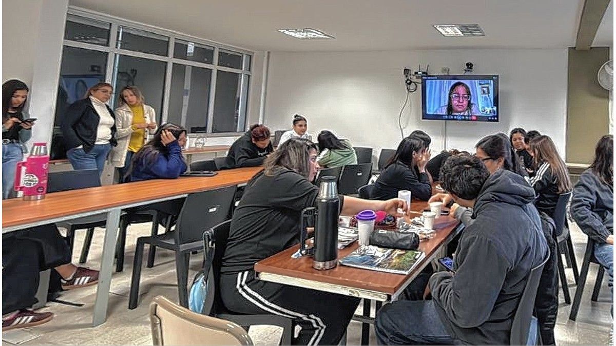 Copnaf y Uader acercaron herramientas digitales para acompañar a jóvenes hacia una autonomía segura