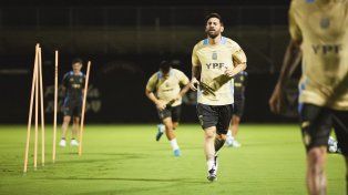 La Selección Argentina practico este lunes. Messi tuvo su regreso.