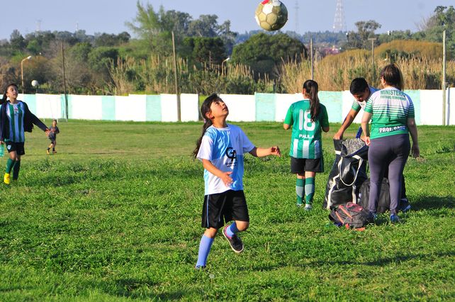 Quedate con quien te mire como ella a la pelota.&nbsp;