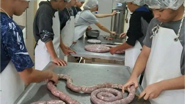 Escuela Agrotécnica N° 39 de Villa Urquiza celebra su 41° aniversario con una muestra anual y una peña