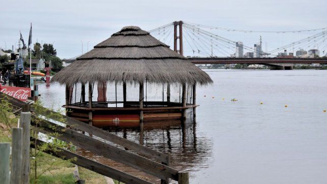 El río Paraná llegó al nivel de alerta en la ciudad de Santa Fe y ya hay evacuados