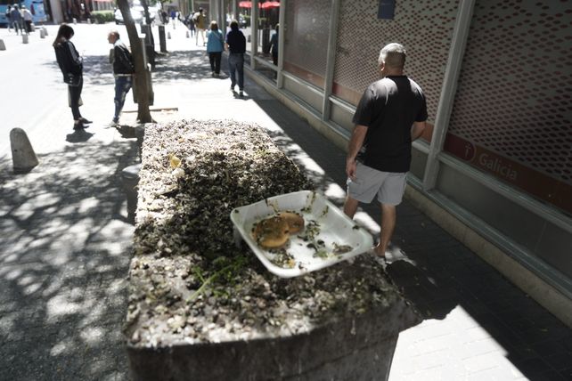 Todo sucio. Una estructura de hierro ubicada en Sarmiento casi Santa Fe