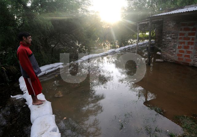 El río Paraná registró una baja en el puerto local y hay 521 personas evacuadas