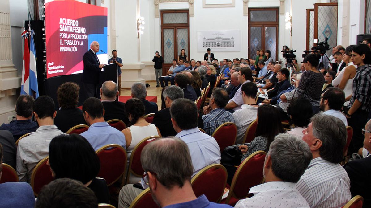 Lifschitz presentó el Acuerdo Santafesino por la Producción, el Trabajo ...