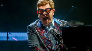 Elton John vivió momentos de tensión al sufrir un grave desperfecto el avión que lo llevaba a Nueva York.&nbsp;