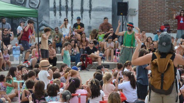 Corriendo la Coneja: el festival de teatro callejero continúa con funciones y actividades en Paraná