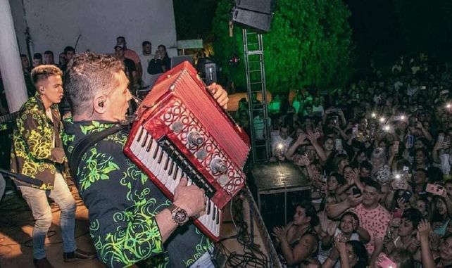 Los Lirios cerraron la primera noche de Universitario