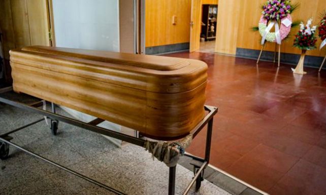 Una funeraria entregó un ataúd a la familia, pero sin el muerto