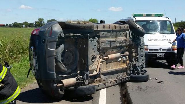 Un hombre murió al volcar su auto en la ruta 26
