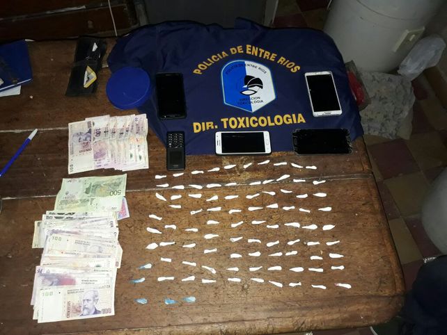 Detuvieron a tres personas por venta de drogas en Diamante