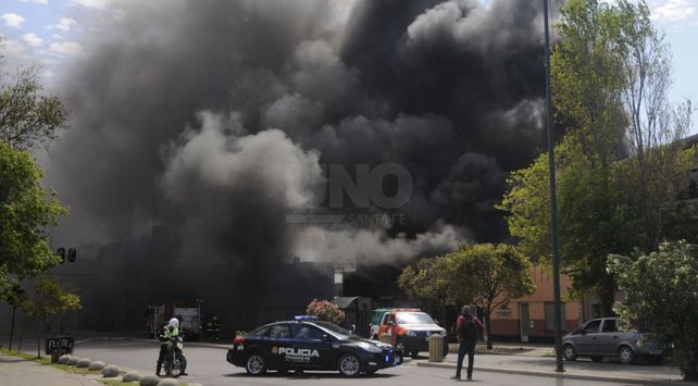 Desvíos de colectivos por el  incendio en Facundo Zuviría