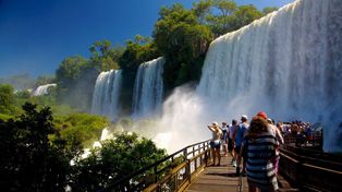 Demanda. Las Cataratas del Iguazú se imponen como lugar predilecto para el próximo fin de semana largo.