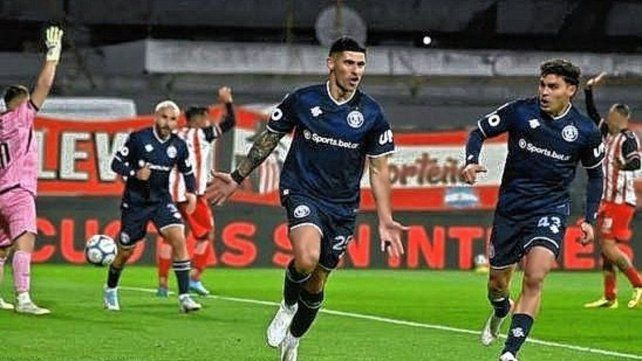 Independiente Rivadavia le ganó a Barracas Central.
