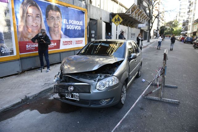Robado por un rato. Se presume que los jóvenes quisieron sustraer un Fiat Siena pero no lo lograron.