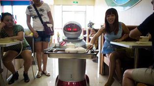 Un restaurante chino usa robots que sirven comida hecha por androides