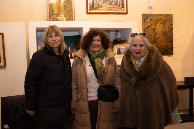 Andrea Quinteros, Dora Albornoz y María Isabel Abaleron