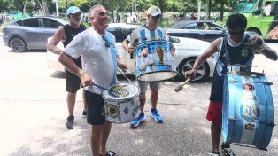 Hinchas rosarinos de Central y Newells siguen los pasos de Argentina en el Mundial.