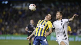 Ramírez tuvo una noche torcida como todo Central en la derrota ante Central Córdoba en el Gigante.