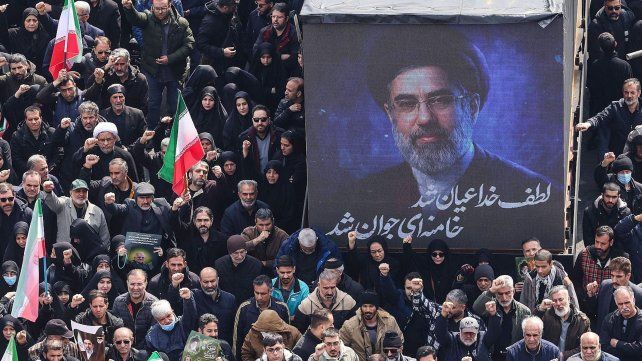Aseguran que el nuevo líder supremo de Irán resultó herido en un ataque