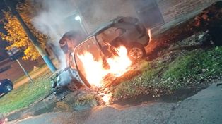 Incendio en barrio Triángulo: le prendieron fuego el auto a metros de su casa