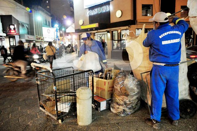 Ex carreros forman una cooperativa para recolectar residuos en el microcentro