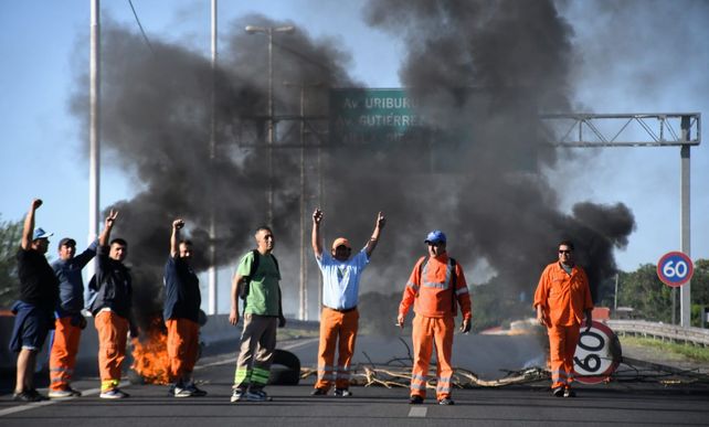 Conflicto. Los trabajadores portuarios quisieron entrar a trabajar pero no pudieron.